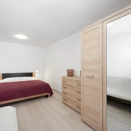 квартира для вас карла мікльоша 7 Apartment